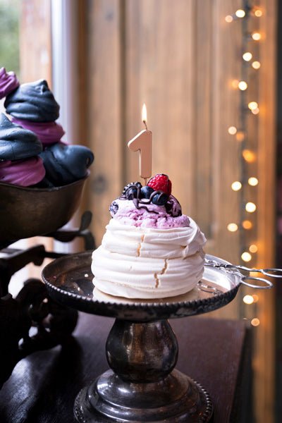 1 Jaar Kaars Rose Goud 9cm van Partydeco koop je bij Partywinkel