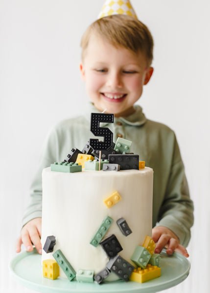 5 Jaar Kaars Zwart 6cm van Partydeco koop je bij Partywinkel