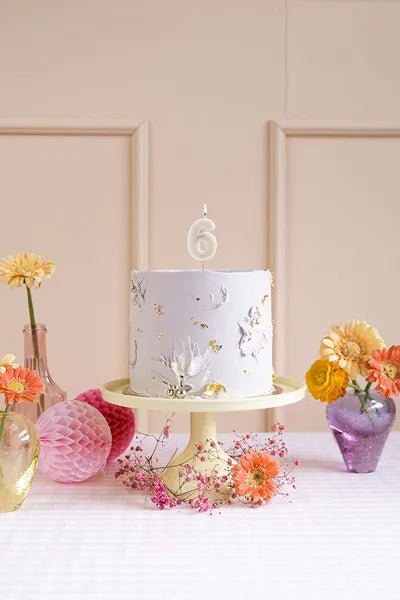 6 Jaar Kaars Beige 10cm van Partydeco koop je bij Partywinkel