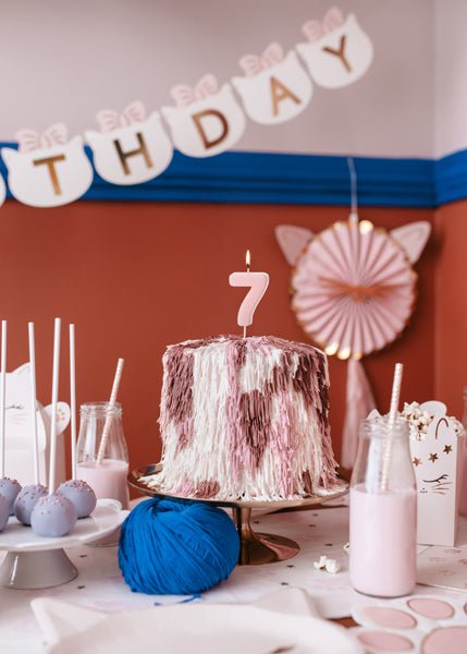 7 Jaar Kaars Lichtroze 5,5cm van Partydeco koop je bij Partywinkel