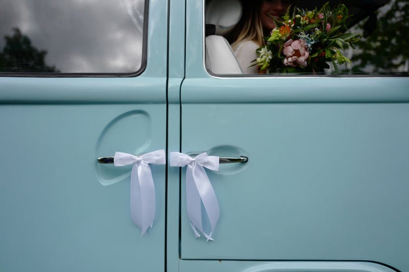 Autodecoratie Strik Wit 14cm 4st van Partydeco koop je bij Partywinkel