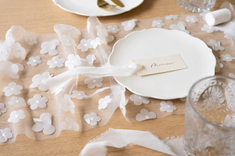 Bloemen Tafelloper Doorzichtig 5m van Partydeco koop je bij Partywinkel