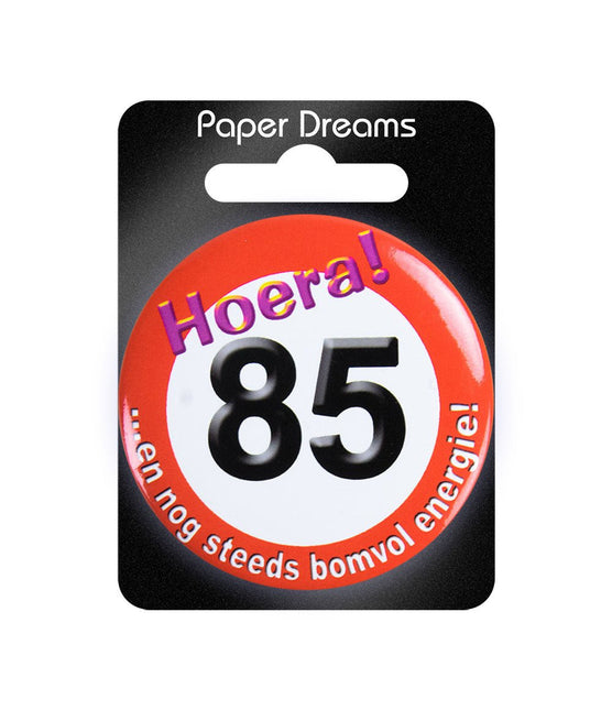 Button 85 Jaar Verkeersbord 5,5cm van Paper Dreams koop je bij Partywinkel