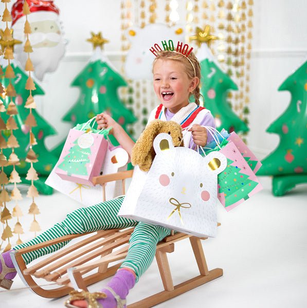 Cadeautasje Ijsbeer 31,5cm van Partydeco koop je bij Partywinkel