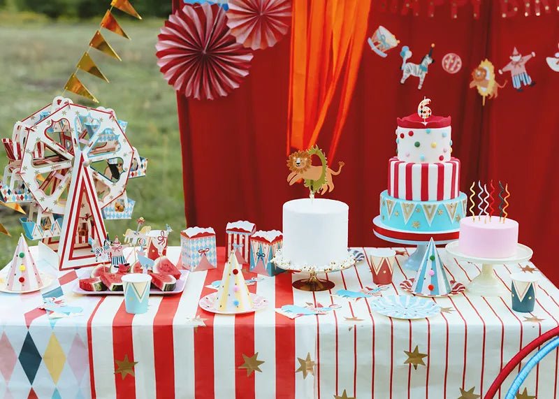 Circus Tafelkleed Rood Wit Gestreept Papier 1,8m van Partydeco koop je bij Partywinkel