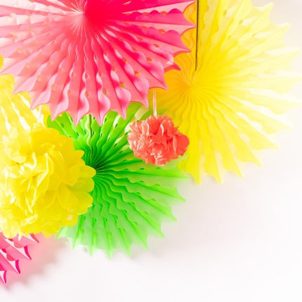 Gekleurde Slinger Pompon Neon 3m van Folat koop je bij Partywinkel