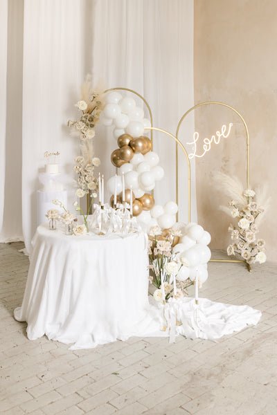 Gouden Backdrop Frame Ovaal 2m van Partydeco koop je bij Partywinkel