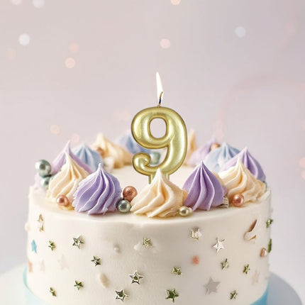 Gouden Kaars 9 Jaar Metallic 8cm van Fiestas Guirca koop je bij Partywinkel