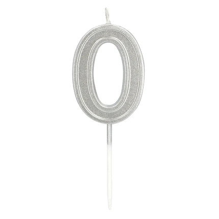 Kaarsje Elegant '0' zilver op prikker (3 x 4,2 x 0,7 cm) van Boland koop je bij Partywinkel