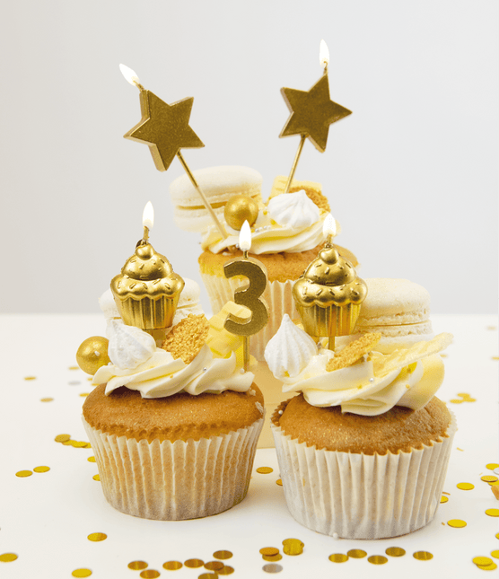 Kaarsjes 3 Jaar Cupcake Goud 17,5cm van Paper Dreams koop je bij Partywinkel