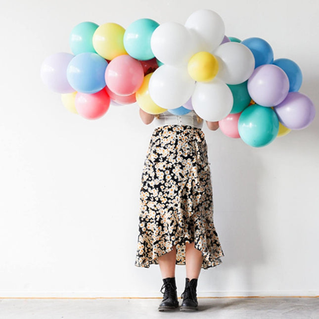 Lichtroze Ballonnen Powder Pink 33cm 50st van Folat koop je bij Partywinkel