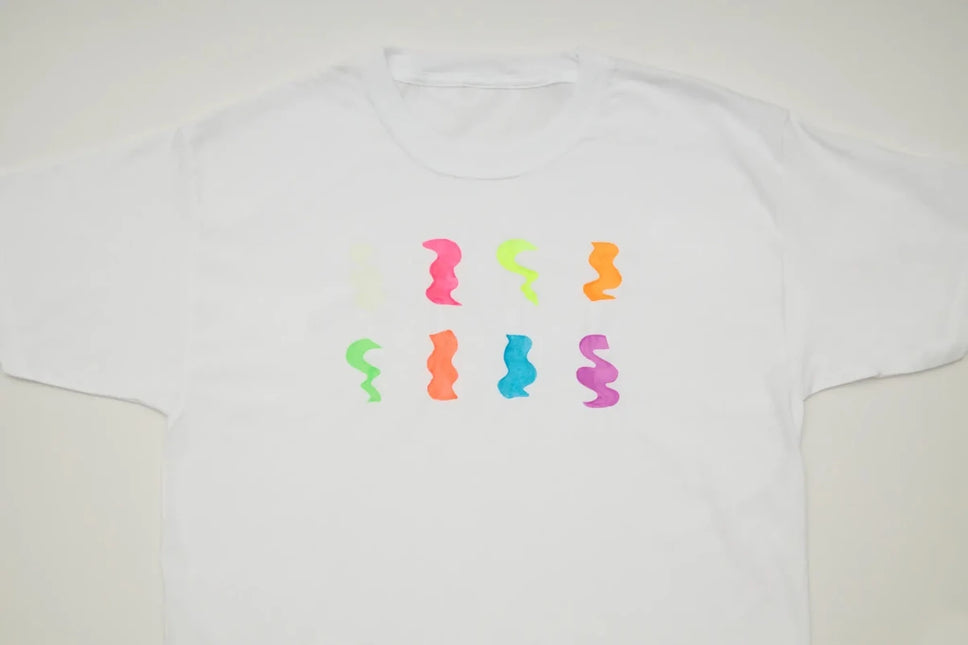 Moon Glow Glow in the Dark Fabric Paint Pink 30ml van Moon Creations koop je bij Partywinkel