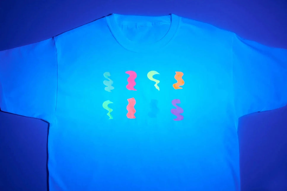 Moon Glow Glow in the Dark Fabric Paint Yellow 30ml van Moon Creations koop je bij Partywinkel