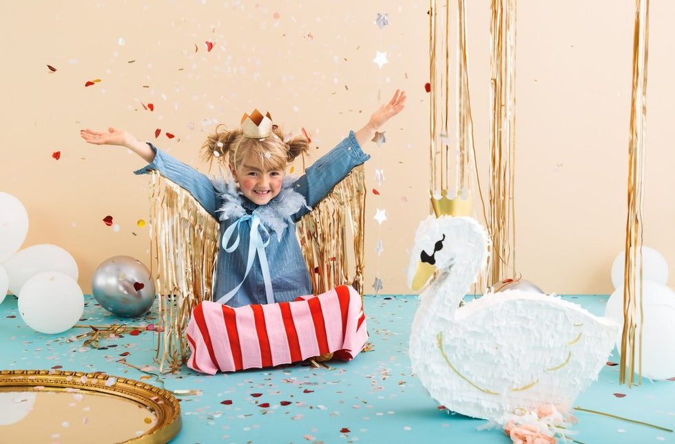 Pinata Zwaan 50cm van Partydeco koop je bij Partywinkel