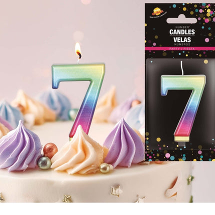Regenboog Kaars 7 Jaar Metallic 8cm van Fiestas Guirca koop je bij Partywinkel