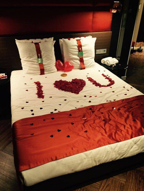 Rode Rozenblaadjes 144st van Folat koop je bij Partywinkel