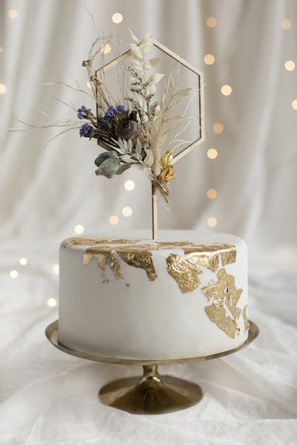 Taarttopper Hexagon Hout 24cm van Partydeco koop je bij Partywinkel