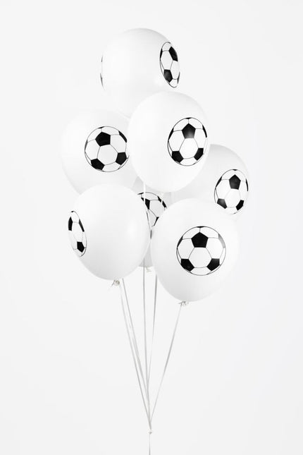 Witte Voetbal Ballonnen 30,5cm 8st van WeFiesta koop je bij Partywinkel