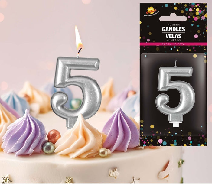 Zilveren Kaars 5 Jaar Metallic 8cm van Fiestas Guirca koop je bij Partywinkel