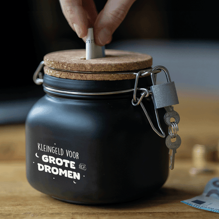 Zwarte Spaarpot Grote Dromen 12,5cm van Paper Dreams koop je bij Partywinkel